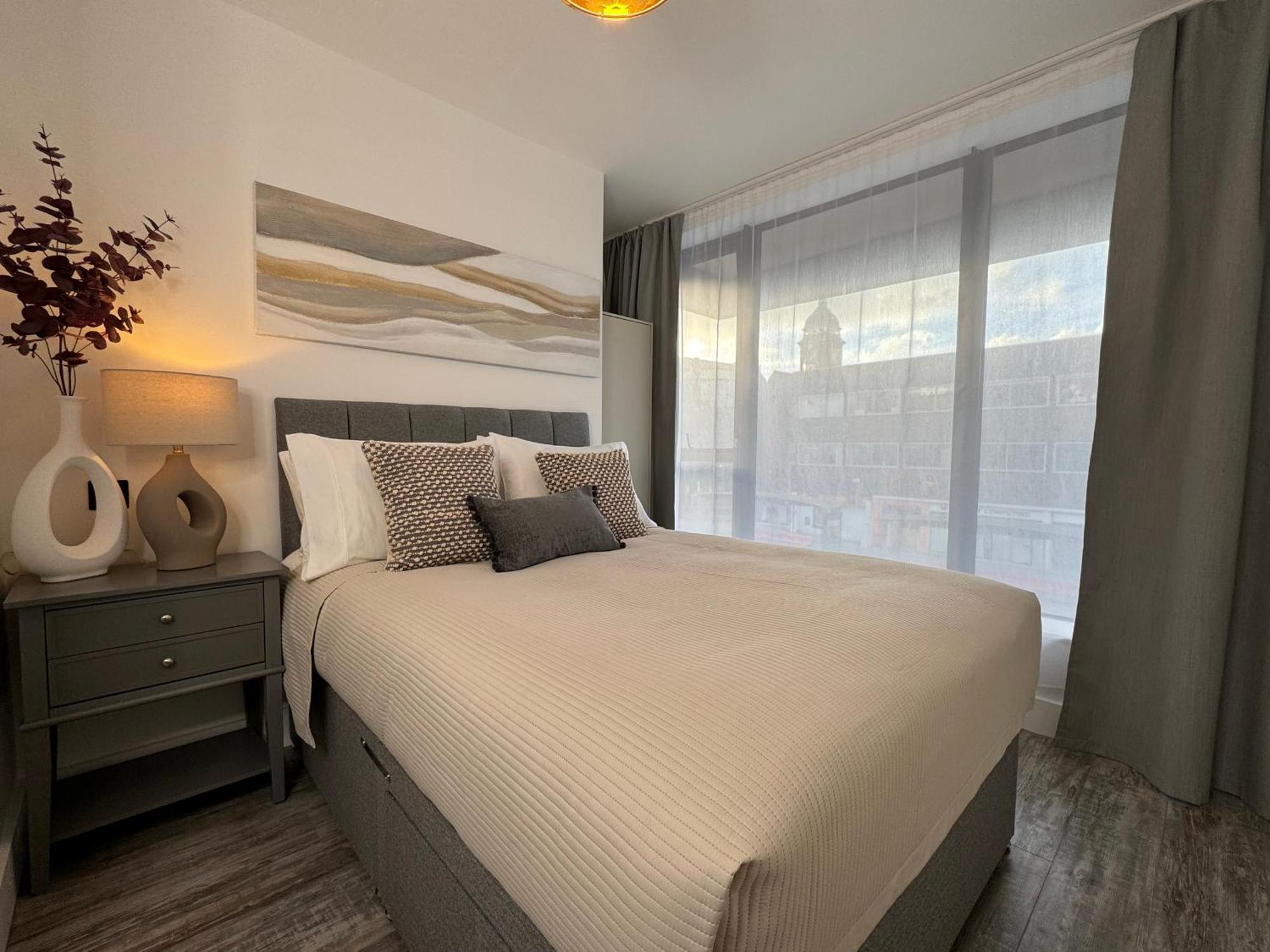 Modern One-Bedroom Apartment Swindon Eksteriør bilde