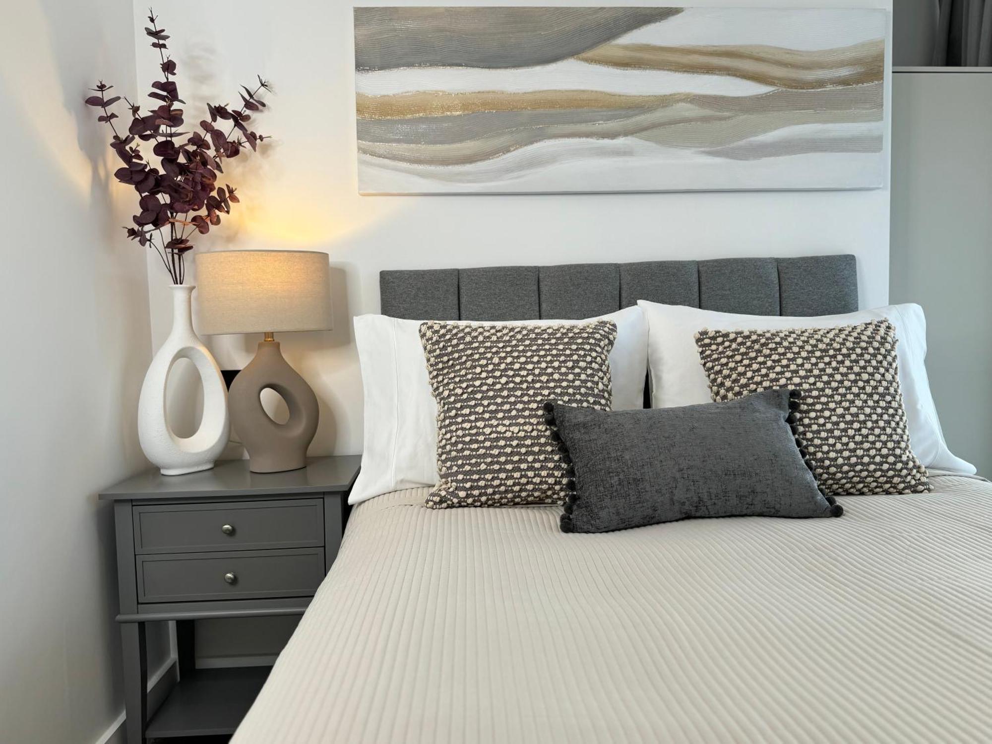 Modern One-Bedroom Apartment Swindon Eksteriør bilde