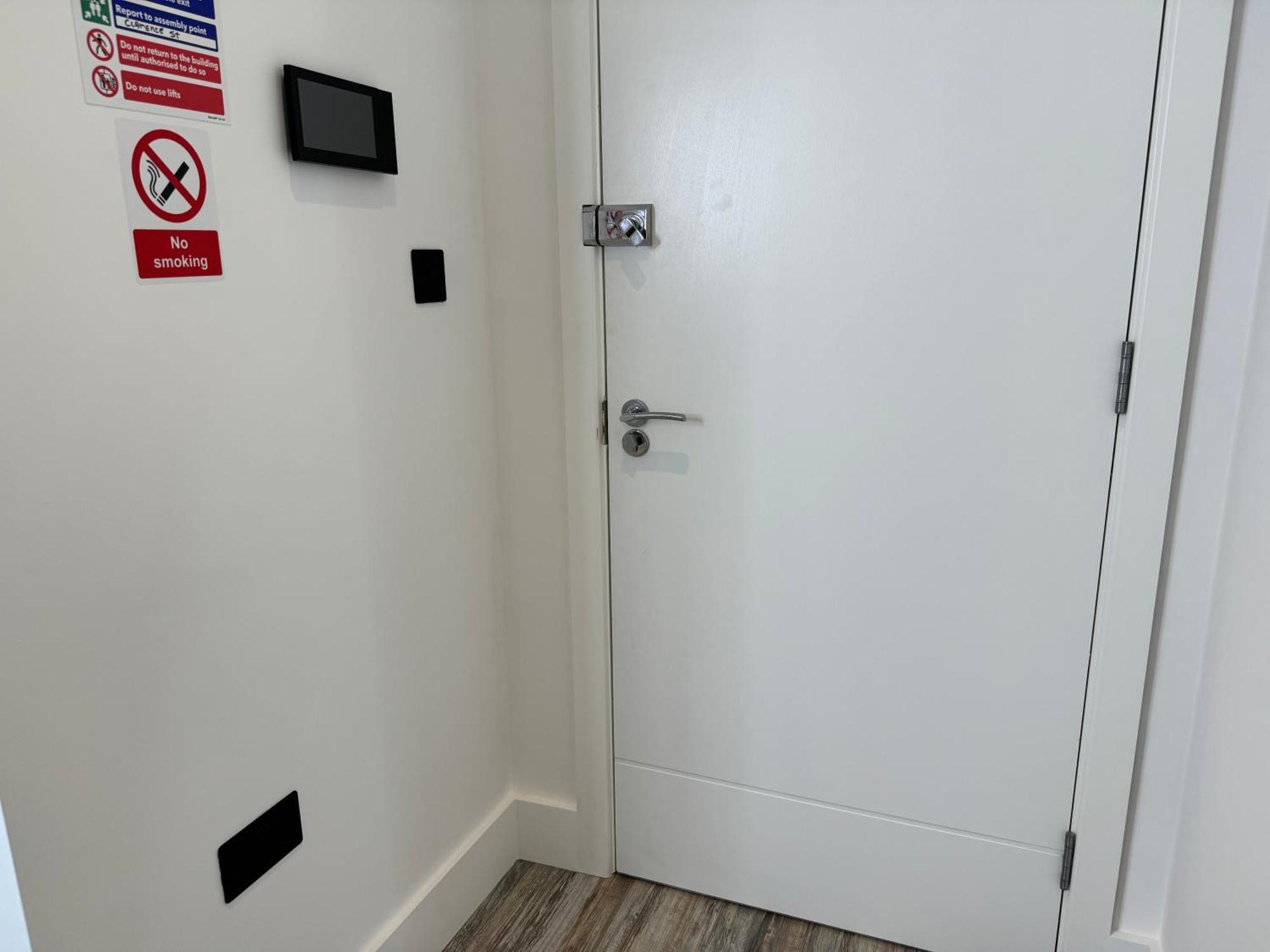 Modern One-Bedroom Apartment Swindon Eksteriør bilde