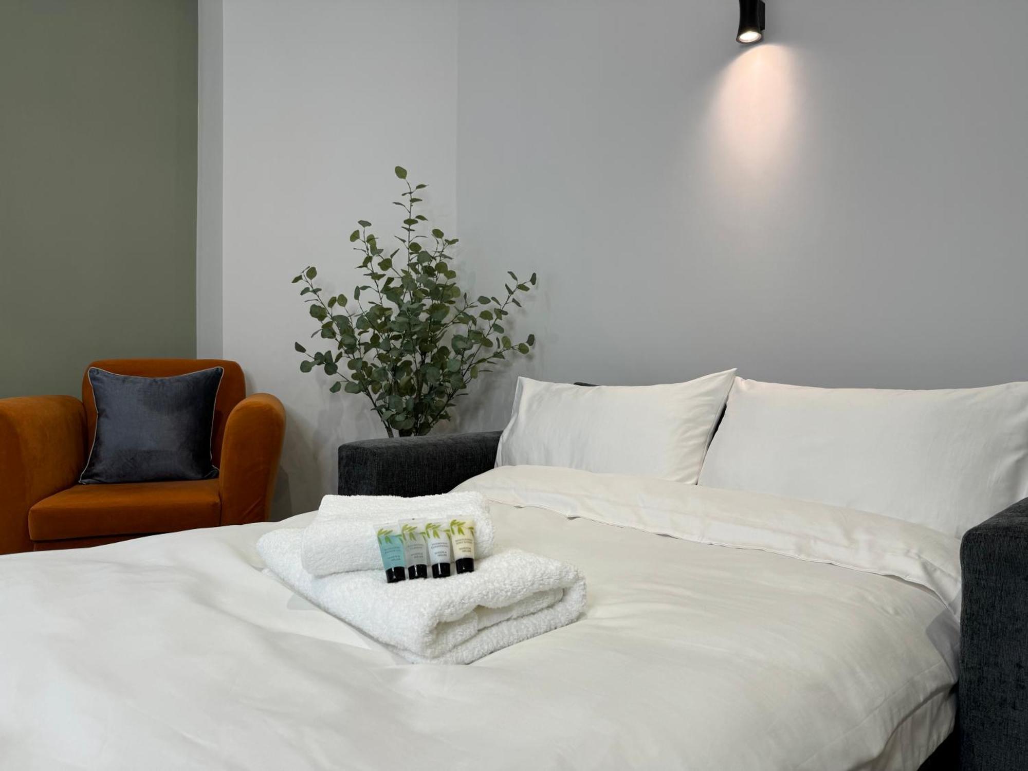 Modern One-Bedroom Apartment Swindon Eksteriør bilde
