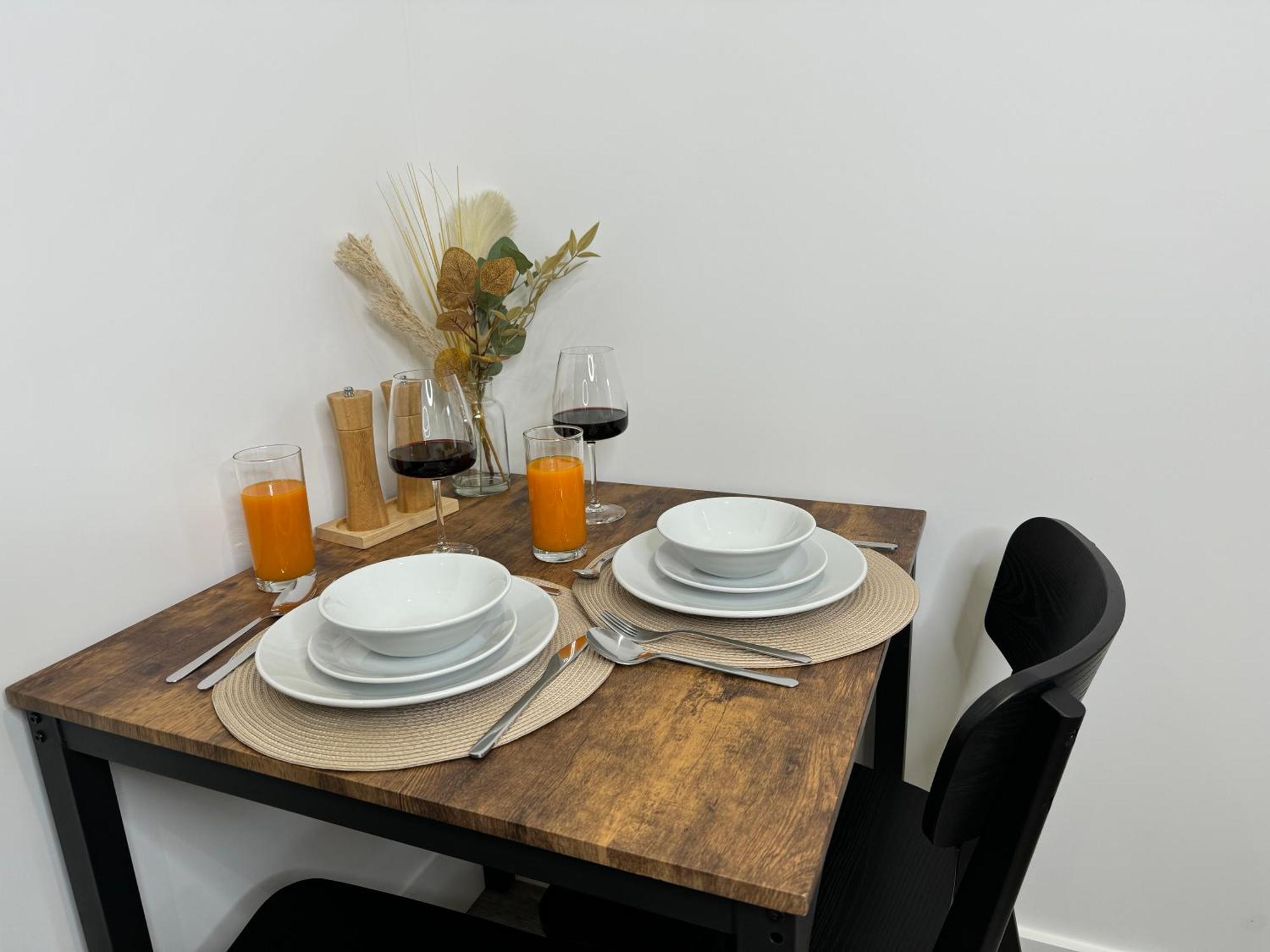 Modern One-Bedroom Apartment Swindon Eksteriør bilde