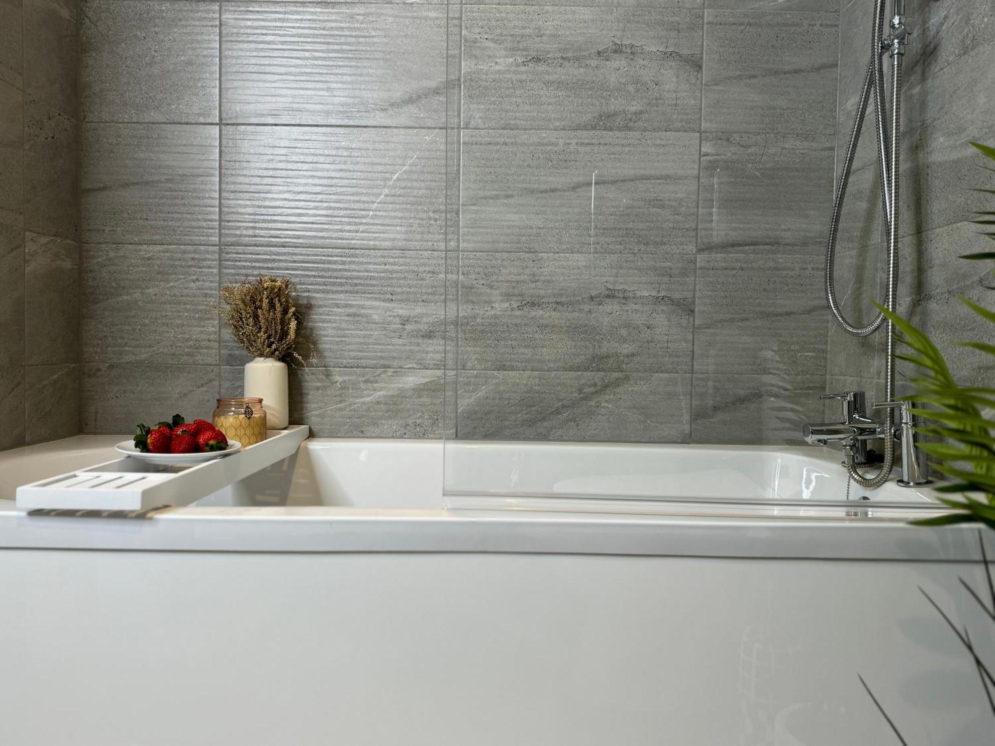 Modern One-Bedroom Apartment Swindon Eksteriør bilde